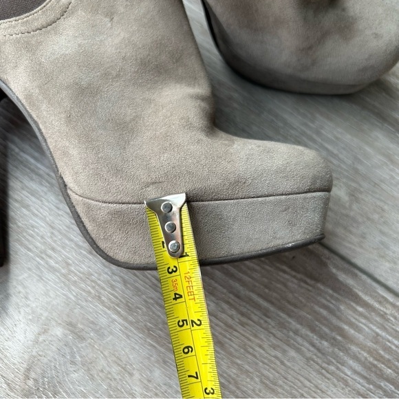 Vera Gomma Taupe Suede Leather Chunky Heel Platform Slip On Ankle Boots - Picture 16 of 16